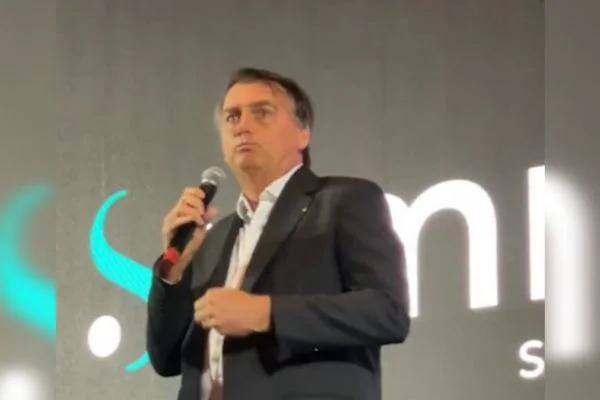 Bolsonaro defende presos dos atentados golpistas: 