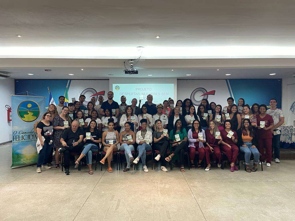 Universitário participam de workshop antes de realizarem palestras para alunos do ensino médio - Foto: divulgação