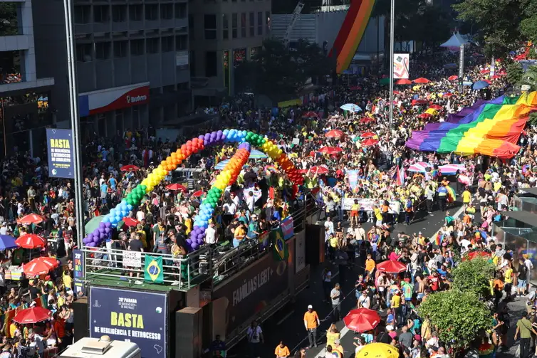 Parada LGBTQIA+ de SP chama atenção para a política; saiba como foi a maior festa LGBTQIA+ do mundo