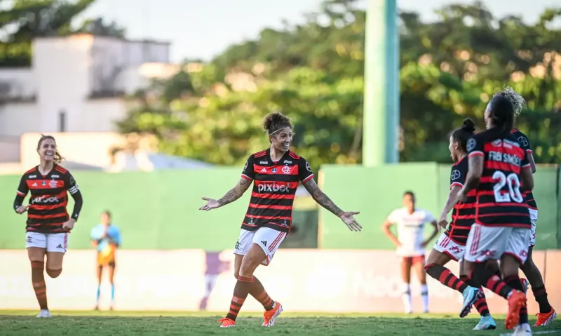 Brasileiro Feminino: Cristiane marca dois gols e Flamengo vence Fluminense por 3 a 1