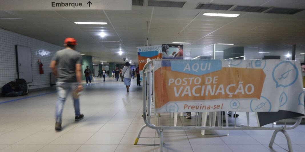 Saúde assegura que não há desabastecimento generalizado de vacinas no Brasil