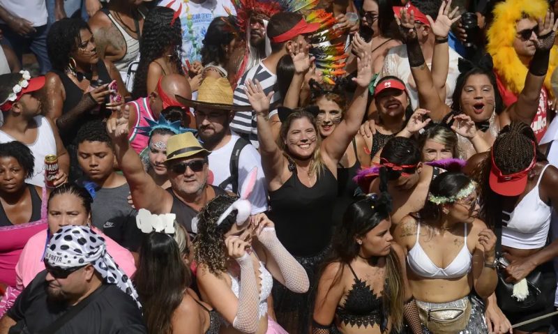 Assédio sexual ainda é realidade e temor entre brasileiras durante o Carnaval