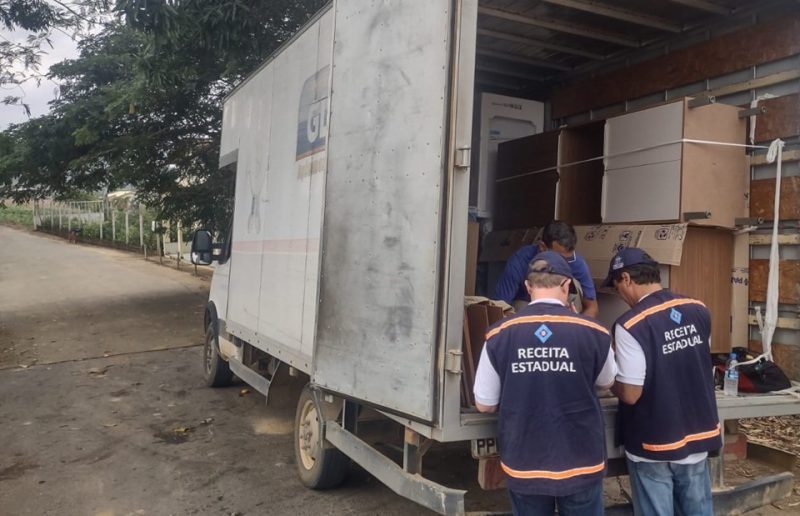 Blitz flagra transporte de mercadorias sem documentação fiscal