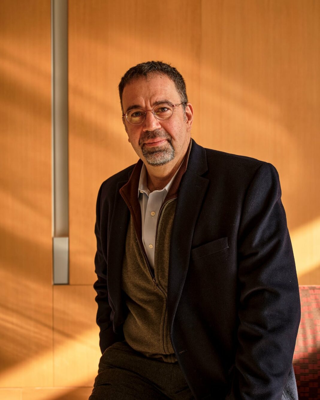 Daron Acemoglu (Nobel de Economia 2024): “Se deixarmos que a IA seja controlada por poucos, teremos perdido o rumo”