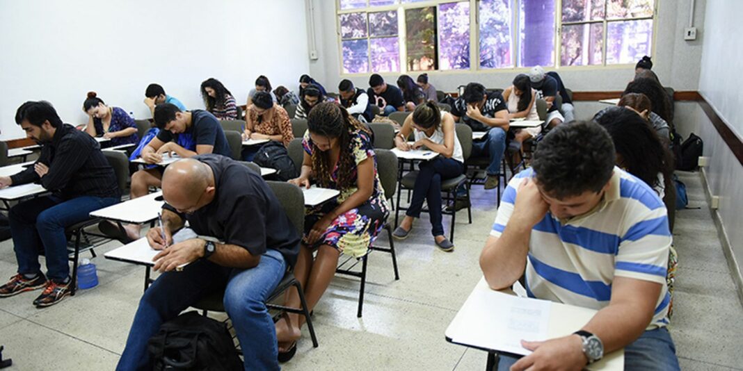 AB2- Estudantes realizam prova do Enade neste domingo