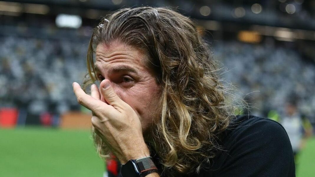 Flamengo: Filipe Luís dedica título às famílias das vítimas do incêndio no Ninho