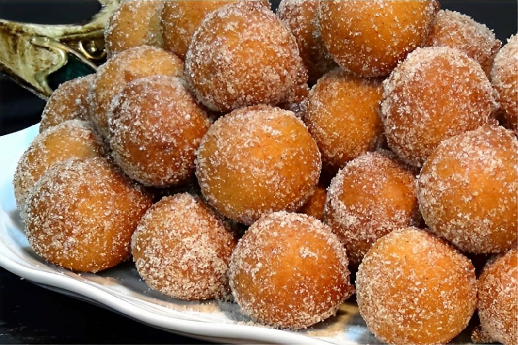 Aprenda a fazer o tradicional bolinho de chuva; receita fácil e deliciosa