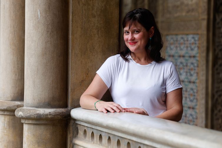 Rio de Janeiro (RJ), 10/02/2026 - Beatris Duqueviz, coordenadora adjunta do Programa Meninas e Mulheres na Ciência (PMMC). Fiocruz abre as portas para 150 alunas no Dia Internacional das Meninas e Mulheres na Ciência, na sede da Fiocruz, em Manguinhos, zona norte da cidade. Foto: Tânia Rêgo/Agência Brasil
