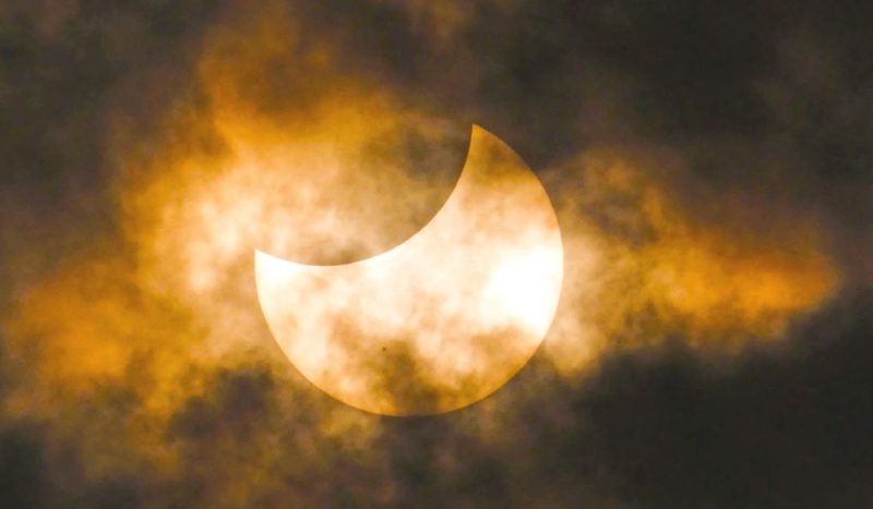 Eclipse solar em 17 de fevereiro de 2026 na Ilha da Reunião, na França